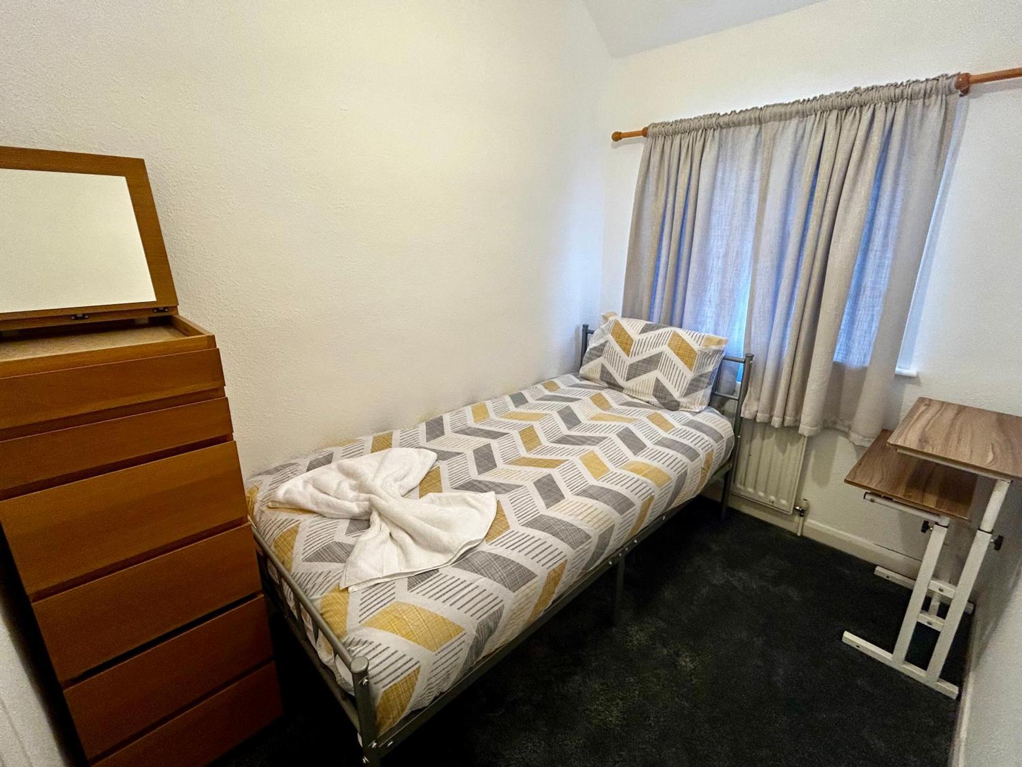Family Home Near Cribbs Causeway And The Wave, Just 2 Minutes From Airbus And Rolls Royce بريستول المظهر الخارجي الصورة