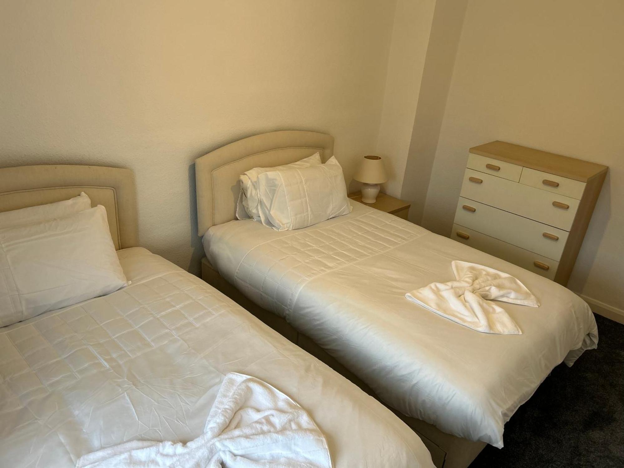 Family Home Near Cribbs Causeway And The Wave, Just 2 Minutes From Airbus And Rolls Royce بريستول المظهر الخارجي الصورة